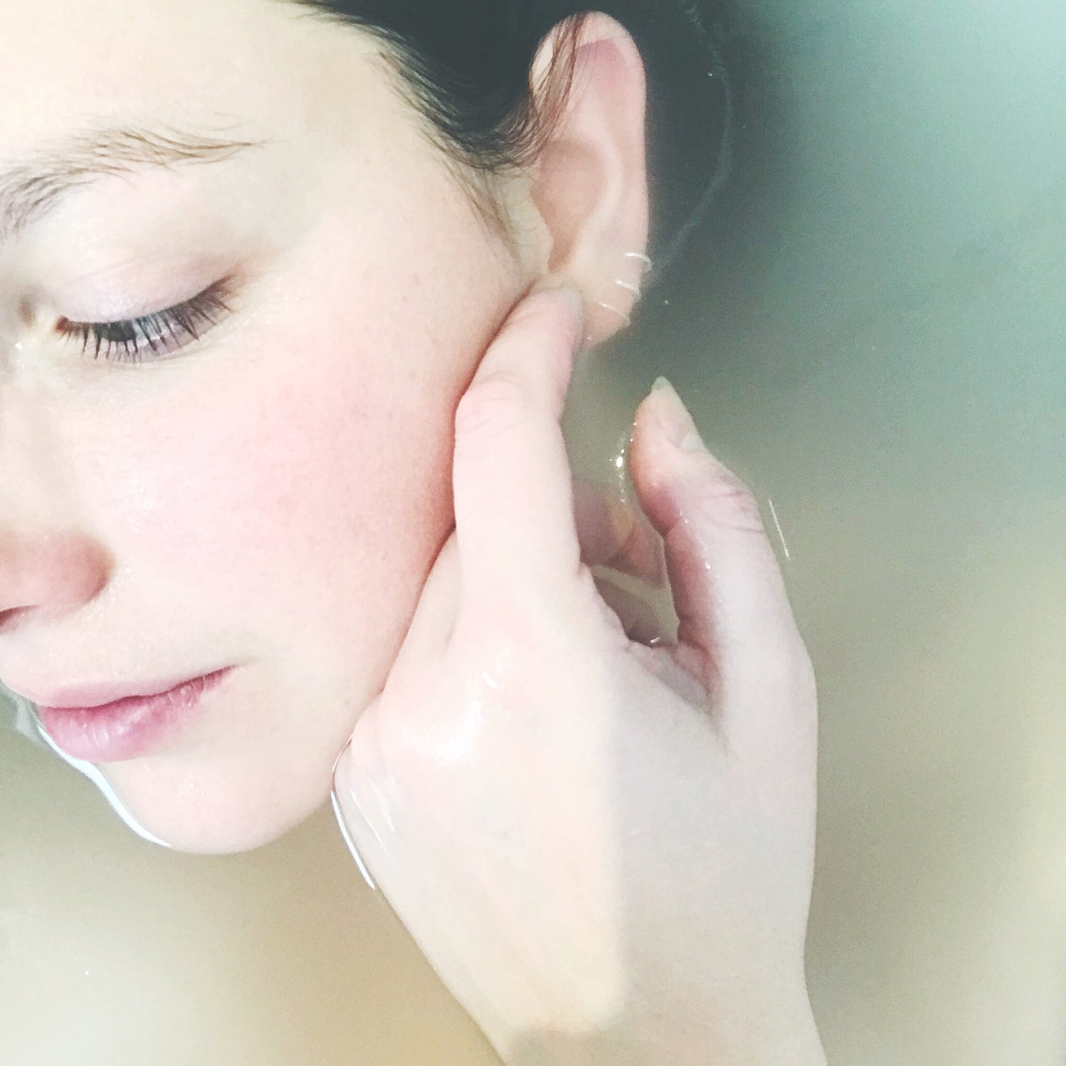 Sensitive skin protocol: protection, hydration, and resilience boosters